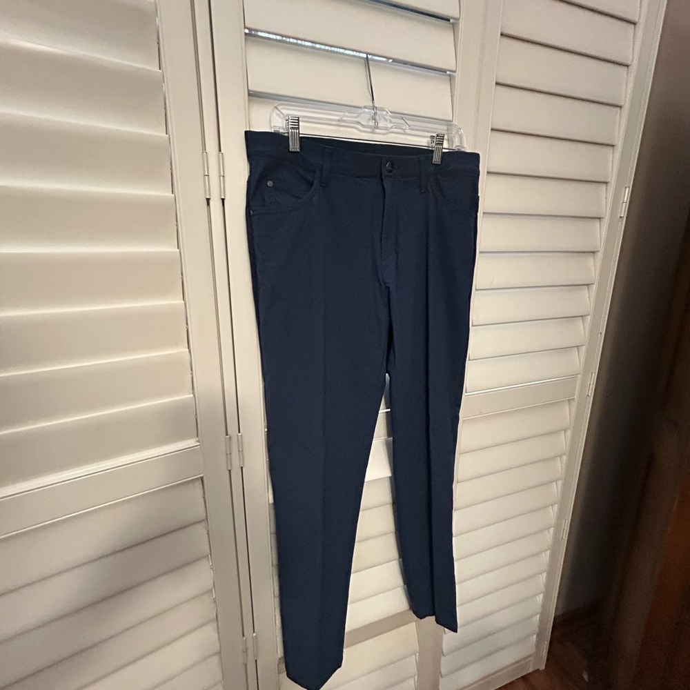 ADIDAS Men’s 5 pocket Adidas Prime Green Golf pants⛳️. Worn once.  Size 32 x32